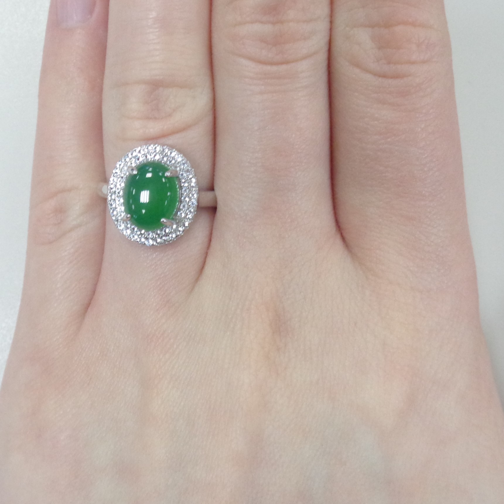 Серебряное кольцо с зеленым халцедоном